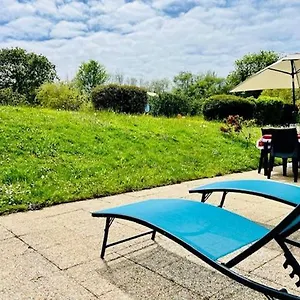 Maison Avec Piscine Chauffee Toute L'Annee A Morgat En Bretagne Sur La Presqu'Ile De Crozon Situee A 800 M De La Mer Hébergement de vacances